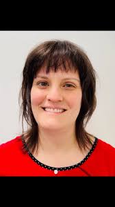 🎸 Lisa, a musician, wanted to celebrate her birthday with a new look — a  modern ‘80s “all-girls band“ vibe! Michael and Alberto tag-teamed, with  Michael cutting and Alberto colouring and finishing the ...