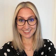 Laura Hallam's Instagram, Twitter & Facebook