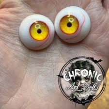 Monster mit gelben augen