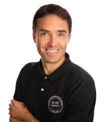 Jennifer Durflinger's Instagram, Twitter & Facebook