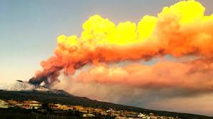 Jun 02, 2021 · stamattina l'etna si è risvegliato: Eruzione Etna Oggi Pioggia Di Cenere Chiuso L Aeroporto Di Catania