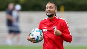 Find the latest moritz leitner news, stats, transfer rumours, photos, titles, clubs, goals scored this season and more. Augsburger Moritz Leitner Wechselt Fest Zu Norwich City Eurosport