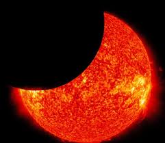 O lunga eclipsa totala de soare va fi vizibila duminica in polinezia franceza incepand de dimineata, apoi umbra lunii se va intinde pe insula pastelui. Eclipsa SolarÄƒ È™tiinÈ›Äƒ CredinÈ›Äƒ Mituri Tot Ce E De È™tiut