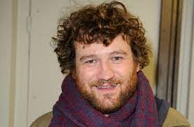 Partant du principe que les hommes sont maltraités par les femmes depuis des lustres, il en rajoute. Interview Confidences D Olivier De Benoist Sur Sa Vie De Papa De 3 Enfants Magicmaman Com