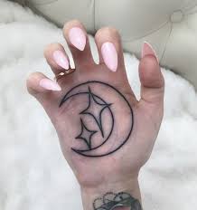 1001 Ideas De Tatuajes En La Mano Y Sus Significados Girly Tattoos Palm Tattoos Hand Palm Tattoos