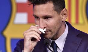 في مؤتمر صحفي عقده ليونيل ميسي اللاعب الأرجنتيني صانع أمجاد برشلونة، قال، وهو يذرف الدموع، إنه قام بكل ما في وسعه للبقاء مع النادي الكاتالوني. Ympyjzogcn Ikm