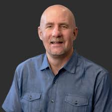 I've read this tweet 20 times over last few hours. I feel like I agree  wholeheartedly. Building deeper relationships is the key. But, I can see  value in having a large network