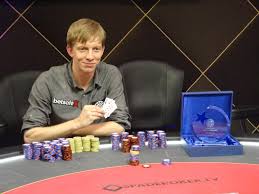 Pokerbreak Cup: Flary v heads-upu soupeře nedorazil! Vítězí Robert Marcin  Witek