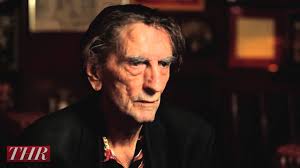 Harry Dean Stanton doet niets (of doet alsof)