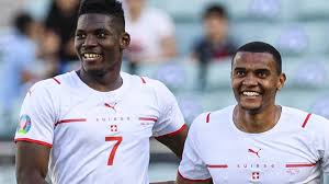 Alleen spelers die op deze lijsten voorkomen, zijn inzetbaar op het ek. Beste Vrienden Embolo En Akanji Dromen Met Zwitserland Van Europees Succes Nos