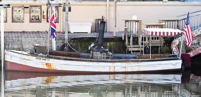 African Queen (boat) - Wikipedia