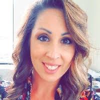 300+ profilů „Locy“