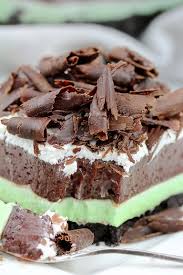Mint Chocolate Lasagna Easy No Bake Dessert With Layers Of Oreo Crust Mint Cream Cheese Choco Easy No Bake Desserts Chocolate Lasagna Christmas Food Desserts
