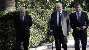 Άγνωστοι τοποθέτησαν γκαζάκια στο ίδρυμα μητσοτάκη. Kwnstantinos Mhtsotakhs To Telos Enos Politikoy Poy Sfragise Miso Aiwna