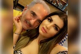 Vicente fernández jr | mezcalent. Vicente Fernandez Hijo Presume A Sus Cuatro Cunadas Junto A Su Novia En Diminutos Bikinis