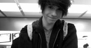 If you want to leave a stunning impression, then the black rock, emo haircut can be the best of the emo haircuts for guys. Emo Boy Black Hair Brown Eyes Hot Emo Guys Cute Emo Guys Cute Emo Boys