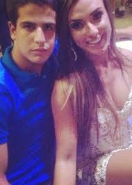 Como agir se seu filho adolescente namorar uma pessoa mais velha