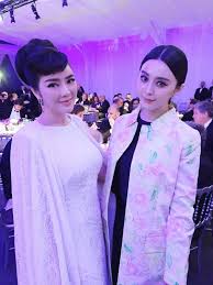 Lý nhã kỳ được biết đến là một đại gia kim cương, là người đẹp giàu có nhất nhì showbiz việt cùng những người cha, mẹ, anh nuôi là những tỷ phú giàu có nổi tiếng thế giới. Ly Nha Ká»³ Noi Ä'iá»u Báº¥t Ngá» Vá» Pháº¡m BÄƒng BÄƒng Gay Chu Y