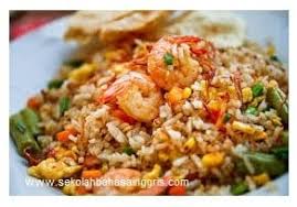 Tidak seperti nasi goreng pada umumnya, nasi goreng putih justru memberikan sensasi yang berbeda baik dalam penyajian maupun baik dalam campuran bahan utama. 12 Langkah Mudah Cara Membuat Nasi Goreng Dalam Bahasa Inggris