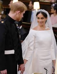 Meghan markle's hidden wedding tribute to harry. Meghan Markle S Royal Wedding Gown Inspired By Carolyn Bessette People Com