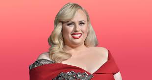 Rebel wilson took to the beach with a friend while on holiday in hawaii on tuesday. Rebel Wilson S Swimsuit Pic Is Inspiring Fans After 60 Pound Weight Loss