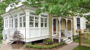 801 Pine St Marquette Mi 49855 Zillow Old Houses Victorian Homes Brick Flooring