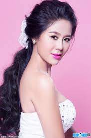 Trong đại gia chân đất tập 9, diễn viên trẻ anh thư góp mặt với vai phụ. Diá»…n Vien Ná»¯ Nam ThÆ°