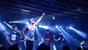 Linkin park singer chester bennington's last days were marked by both hope and heaviness. Honoring Chester Bennington Q A With Chris Hodges Of Linkin Park Tribute Act In The End Rock Cellar Magazine