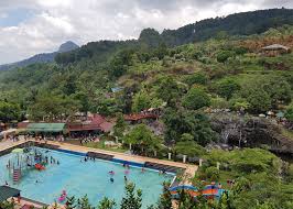 Sepanjang perjalanan anda akan dibawa melintasi perkebunan kopi di ketinggian 400 meter di gunung gumitir yang udaranya. 11 Tempat Wisata Banyumas Jawa Tengah Paling Populer