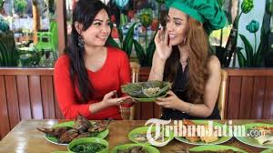 Penamaan warung atau kedai makanan ini dibuat seunik dan selucu mungkin biar membekas di pikiran setiap orang yang lewat. Baru Buka Rumah Makan Gadis Cantik Ini Sediakan Menu Gratis Bagi Penghapal Al Quran Bangka Pos