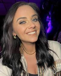 Roxanne Gill's Instagram, Twitter & Facebook