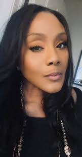 Lisa Olender's Instagram, Twitter & Facebook