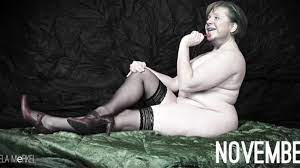 Nackte Kanzlerin, Porno-Köchin, Frau mit Z-Körbchen: Bundeskanzlerin Angela  Merkel in Nackt-Kalender und Micaela Schäfer nackig neben ihrer Oma |  news.de