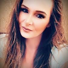 Kaitlin Evans's Instagram, Twitter & Facebook