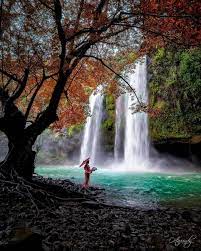 Tidak ada orang selain kita … ya sepilah … tempatnya nyempil dan sulit begini. 10 Wisata Air Terjun Indonesia Yang Sejuk Dan Menyegarkan