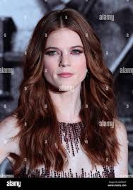 ROSE LESLIE negli ultimi Witch Hunter (2015). Copyright: solo uso  editoriale. No merchandising o copertine di libri. Questa è una distribuita  pubblicamente handout. I diritti di accesso soltanto, senza licenza di  copyright