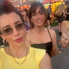 Carol con su amiga Claudia Benito en el @primavera_sound 🤩🤩🤩🤩🤩 IG: Claudia  Benito Comas/Carol Rovira #carolrovira #primavera_sound #carolrovirafans