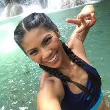 Julie Loven's Instagram, Twitter & Facebook