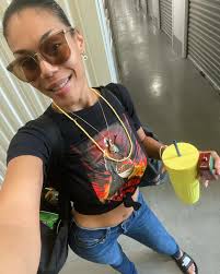 Ana Nieves (@a_lamodelo) • Threads, Say more