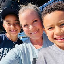 Who knows a bookkeeper in Phoenix?