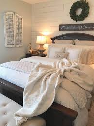 Rustic Farmhouse Bedroom Decorating Ideas To Transform Your Bedroom 39 Decoration Chambre Idee Decoration Chambre Chambre A Coucher