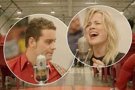 Her most recent guest was fellow country singer douwe bob. Ilse Delange And Douwe Bob Entertain Women S Prisoners In Nashville