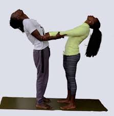 Draw the opposite leg into tree pose by bending the knee and bringing foot to the ankle, calf or inner thigh of the standing leg. Yoga For Partners 14 Partner Yoga Poses For Stronger Relationships With Your Loved Ones Jen Reviews