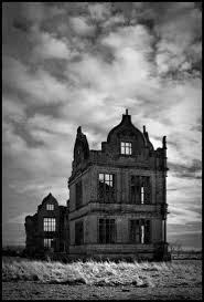 Pin By Mark On Blanc Et Noir Abandoned Houses Abandoned Places Abandoned Castles