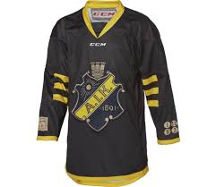 Aik degerfors djurgården elfsborg halmstad hammarby häcken ifk göteborg kalmar malmö ff mjällby norrköping sirius varberg örebro östersunds fk. Aik Hockey Aik Hockey Replica Jr 19 20 Svart Kop Online Hos Intersport