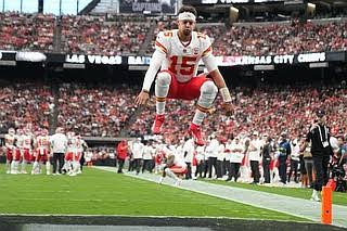 Chiefs stay perfect at 4-0 after downing Raiders | Northwest Arkansas  Democrat-Gazette