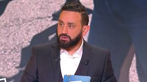 Cyril hanouna est un animateur de télévision, producteur de télévision et animateur de radio après des études de gestion, cyril hanouna se lance dans l'écriture pour la télévision en 1999 : Mort De Guy Bedos Cyril Hanouna Lui Rend Hommage En Direct