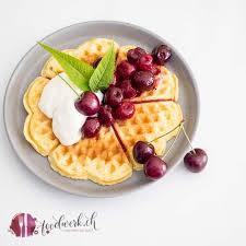 Livs Leichte Jogurt Waffeln Mit Kirschen Rezepte Lebensmittel Essen Waffeln Rezept