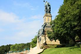 Nahe der kirche steht die hochborner germania, errichtet zu ehren der gefallenen von 1870/71 und den weltkriegen.1945 zerschossen durchziehende amerikaner das denkmal. Denkmal Niederwalddenkmal Germania Kostenloses Foto Auf Pixabay