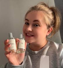 Hi everybody! 👋🏼 A little about me, my name is Emily, 30 with a 3 & 1  year old to keep me busy! 🥰 I love all things Winter and especially  Christmas!